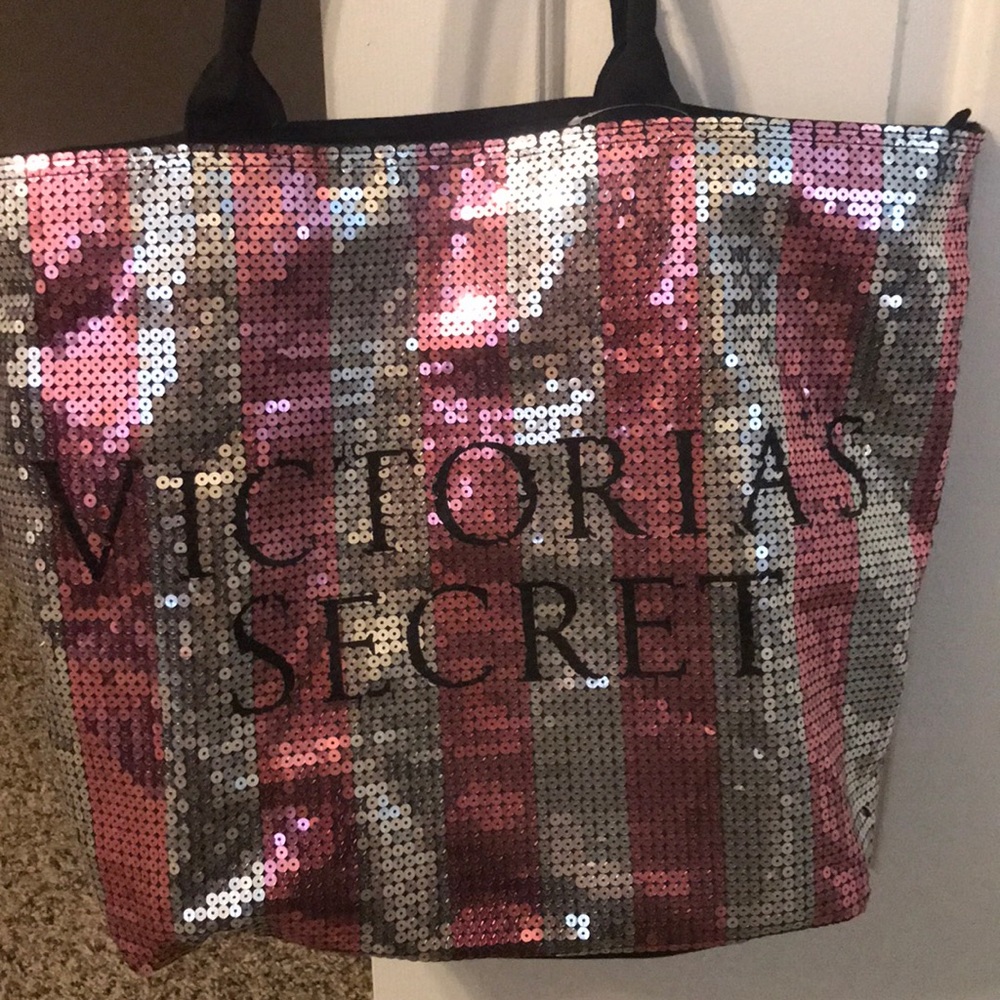 Sequence Victoria’s Secret Tote zipper bag!